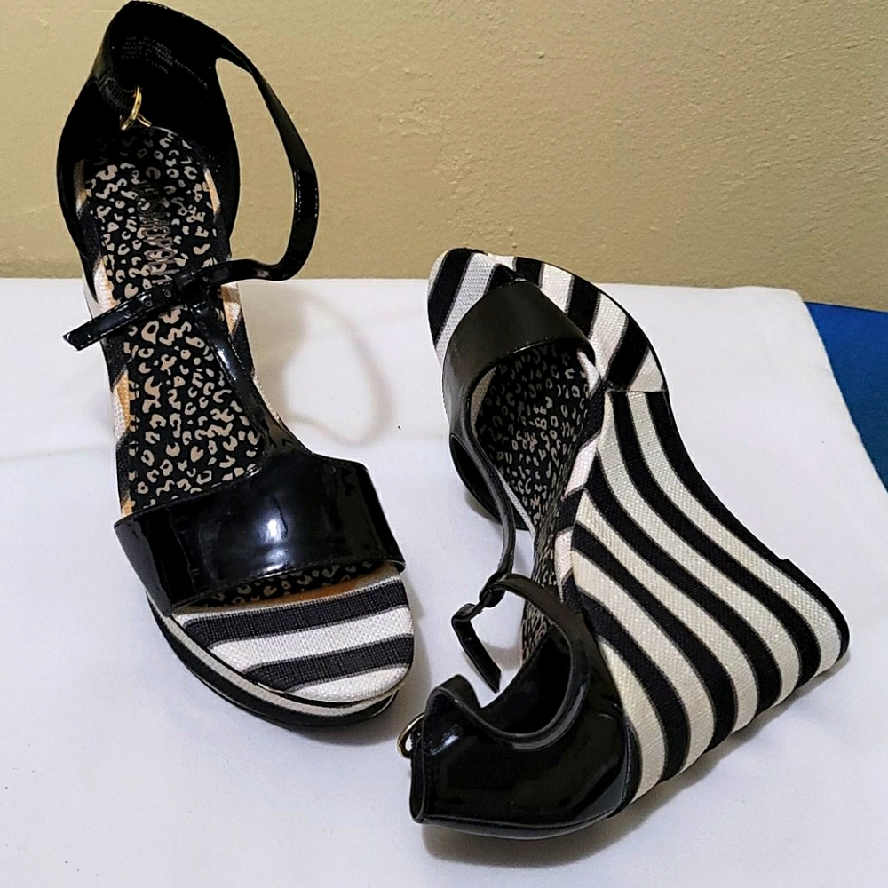 Black and White Wedges